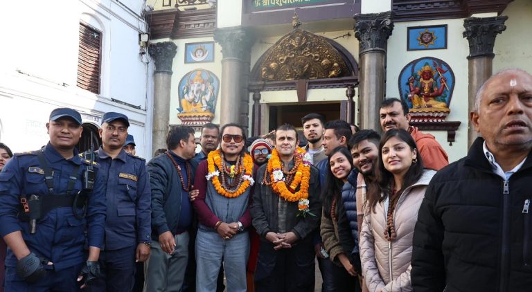 भारतीय गायक सोनु निगमले गरे पशुपति दर्शन (तस्बिर)
